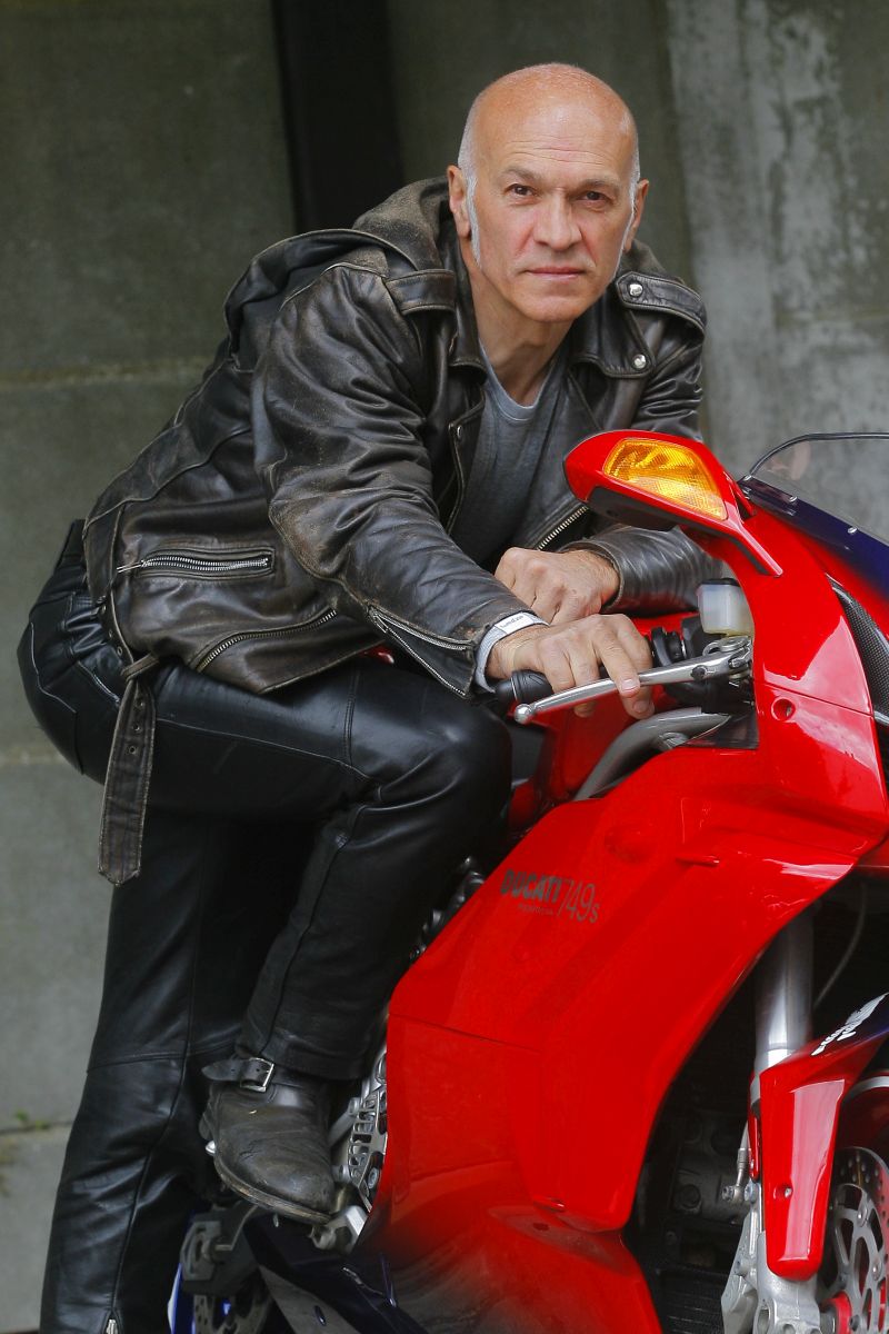 Bernard Fau au guidon d'une Ducati 749